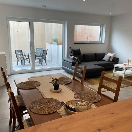 Apartment Gemutliche, Topp Ausgestattete Ferienwohnung *
